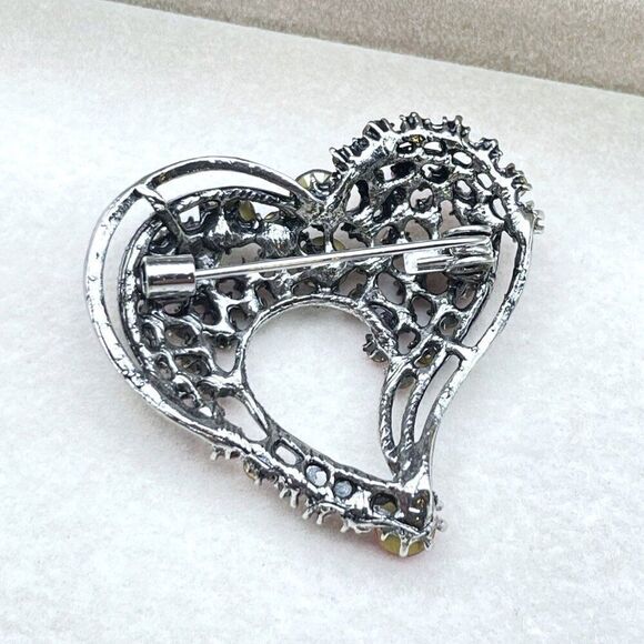 Gunmetal Gray with Ruby Pink Sapphire and Olivine Crystal Heart Pin Back Brooch - Picture 7 of 8